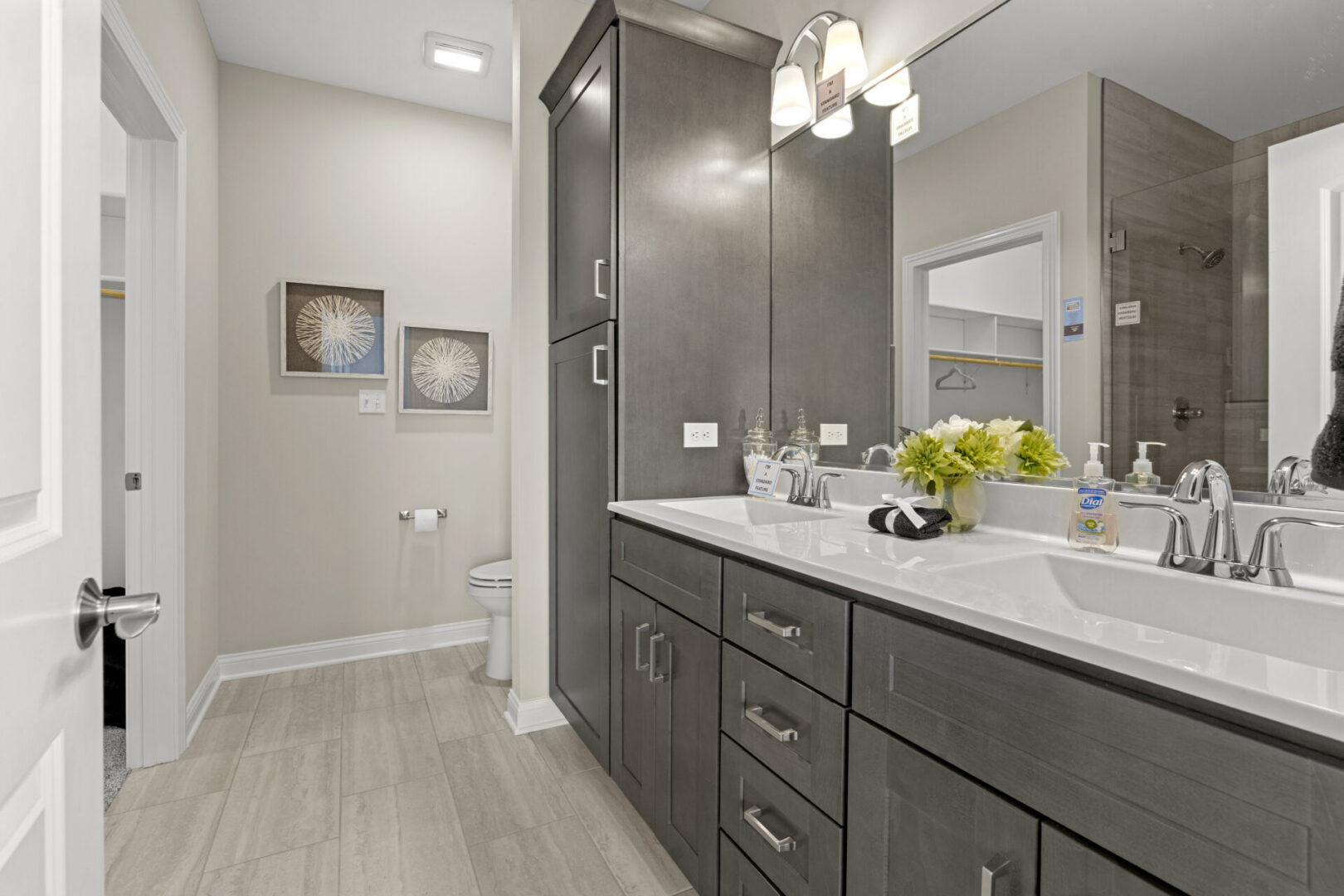 Elegant bathroom with decorative elements